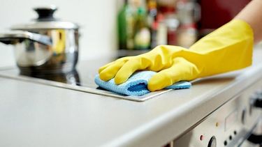 empleadas domesticas: asi queda la escala salarial con el aumento de agosto