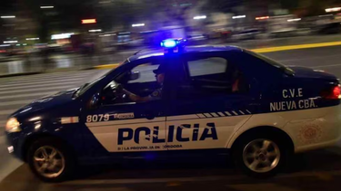 una menor se tiro de un auto en movimiento durante una pelea con su novio