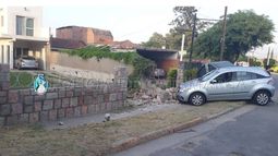 Chocó contra un contenedor de basura y luego contra una pared