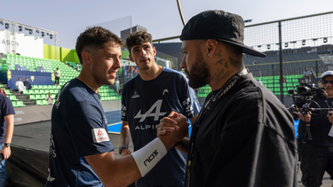 neymar jr fue a ver jugar a agustin tapia en arabia