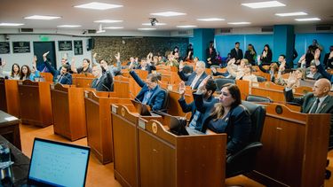 proponen limitar el uso de celulares e internet en el servicio penitenciario