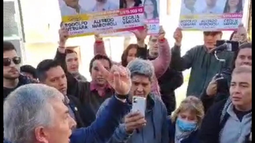 Gerardo Morales cantanto a los manifestantes&nbsp;