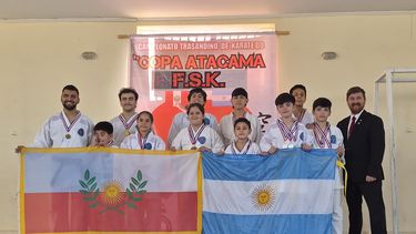 Muy bien. Los integrantes de la Unión Catamarqueña en suelo chileno.