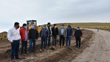 Jalil e intendentes recorrieron obras de conectividad