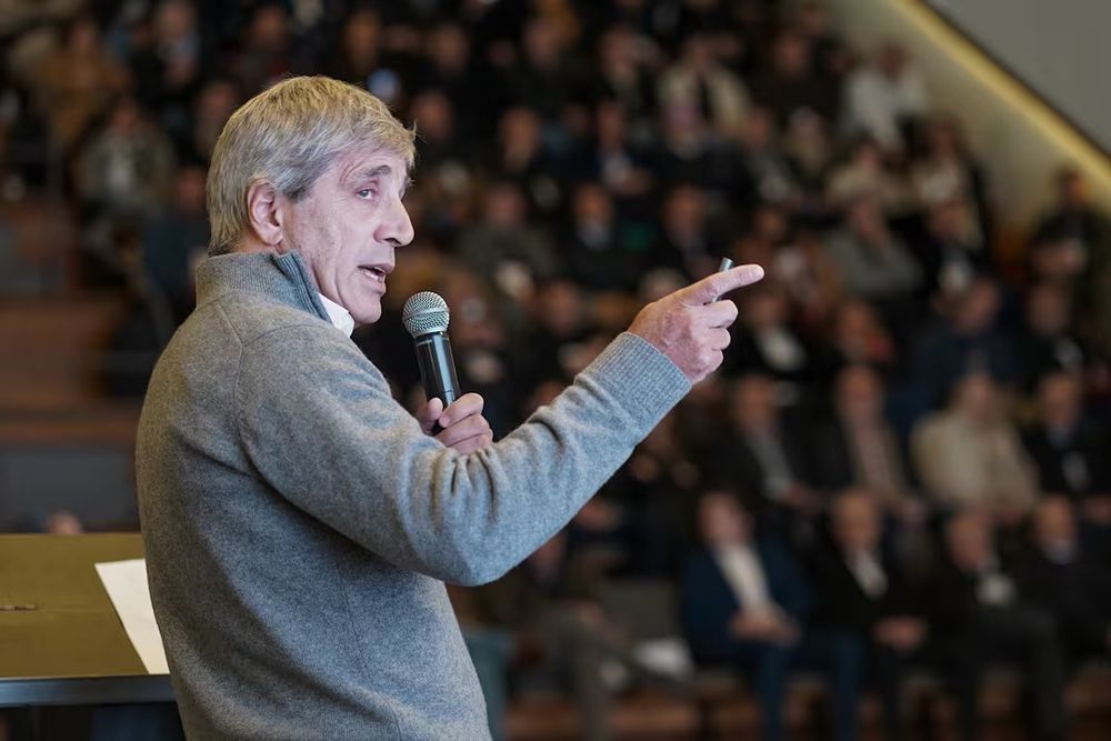 Desvío. El ministro de Economía Luis Caputo usa fondos para las rutas para fondear el equilibrio fiscal