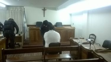 Condenan a director de escuela a tres años y medio de prisión