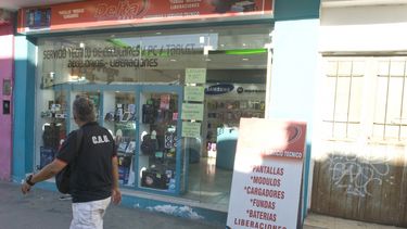 Rompieron la puerta de vidrio para ingresar a robar