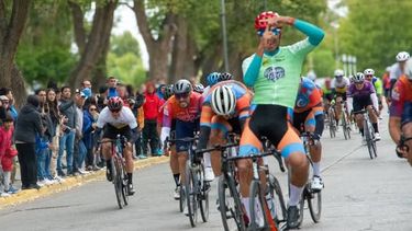 Valentín Castro se adueñó de la Vuelta de La Pera