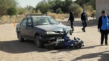 Motociclista herida al chocar con un auto en Tinogasta
