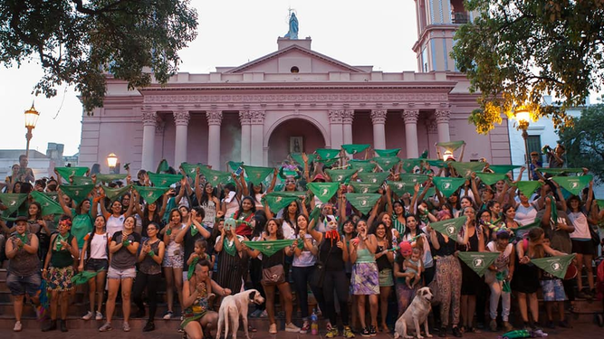 Lo que está en crisis no es el deseo de maternar, es la falta total de garantías para hacerlo con dignidad