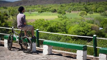 Postal de La Puerta, departamento Ambato, uno de los lugares elegidos para los capitalinos y chacareros para refugiarse de calor.&nbsp;