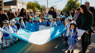 tapso celebro su bicentenario con un colorido desfile institucional