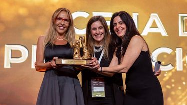 Distinción Mujer Minera 2025. Sonia Delgado,&nbsp; Jimena Daneri y Ariana Carrazana.
