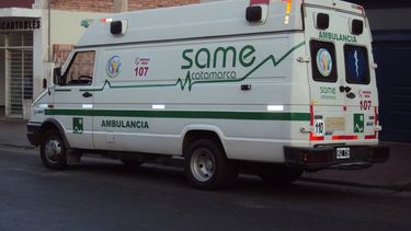 Un auto embistió a un peatón