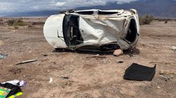 Varios hospitalizados por dos vuelcos en Tinogasta Varios hospitalizados por dos vuelcos en Tinogasta