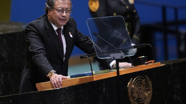 gustavo petro contra milei: gritan: ¡viva la libertad carajo! pero es solo la libertad del 1% mas rico