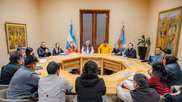 dialogo positivo entre gobierno, glencore y proveedores locales