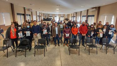 Entregan anteojos recetados a 35 beneficiarios en FME