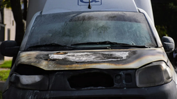 Incendios de autos y nuevas amenazas contra Bullrich y Pullaro en Rosario