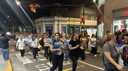 Docentes autoconvocados marcharon en reclamo de mejoras salariales