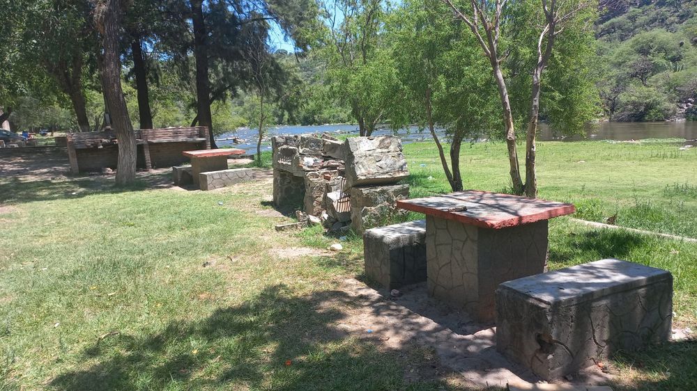 Abandono total. Quienes va a las pirquitas solo lanzan críticas a la gestión comunal por el estado del camping
