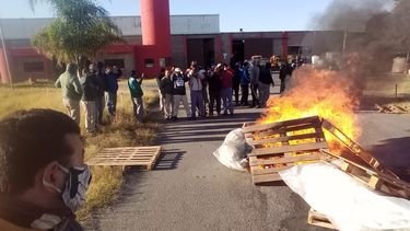 Medio centenar de empresas acordaron pagos en negro