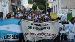 Puja. La disputa entre gremios y autoconvocados se despliega en un contexto de profunda crisis.
