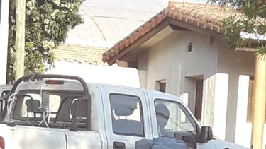 Una mujer resultó lesionada al chocar con una camioneta oficial