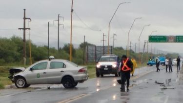 Chocaron dos autos frente al Aeropuerto Felipe Varela