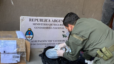detienen a un sujeto que pretendia retirar una encomienda con marihuana
