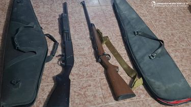 secuestraron armas de fuego durante un allanamiento en santa maria
