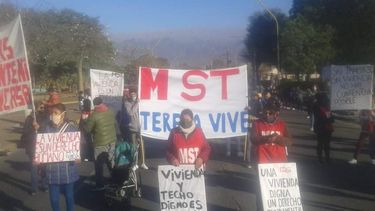 MST se manifestó en reclamo de viviendas