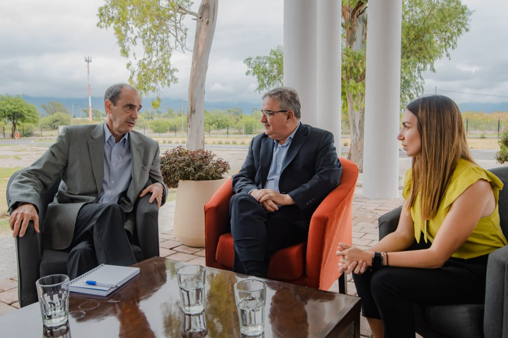 Jalil y Nazareno junto al country manager de Glencore Cobre Argentina, Juan Donicelli.&nbsp;