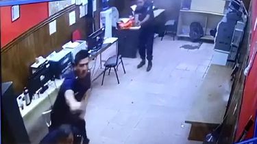 una joven de 19 anos organizo el golpe a la comisaria de san justo