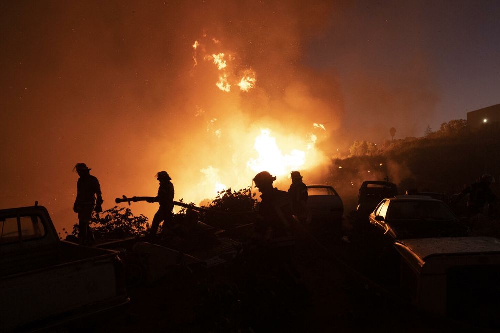 Fuego. Las llamas avanzaron sobre la zona alta de Viña del Mar y generaron graves daños.