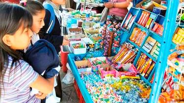 Peligro en las escuelas: alimentos que no lo son