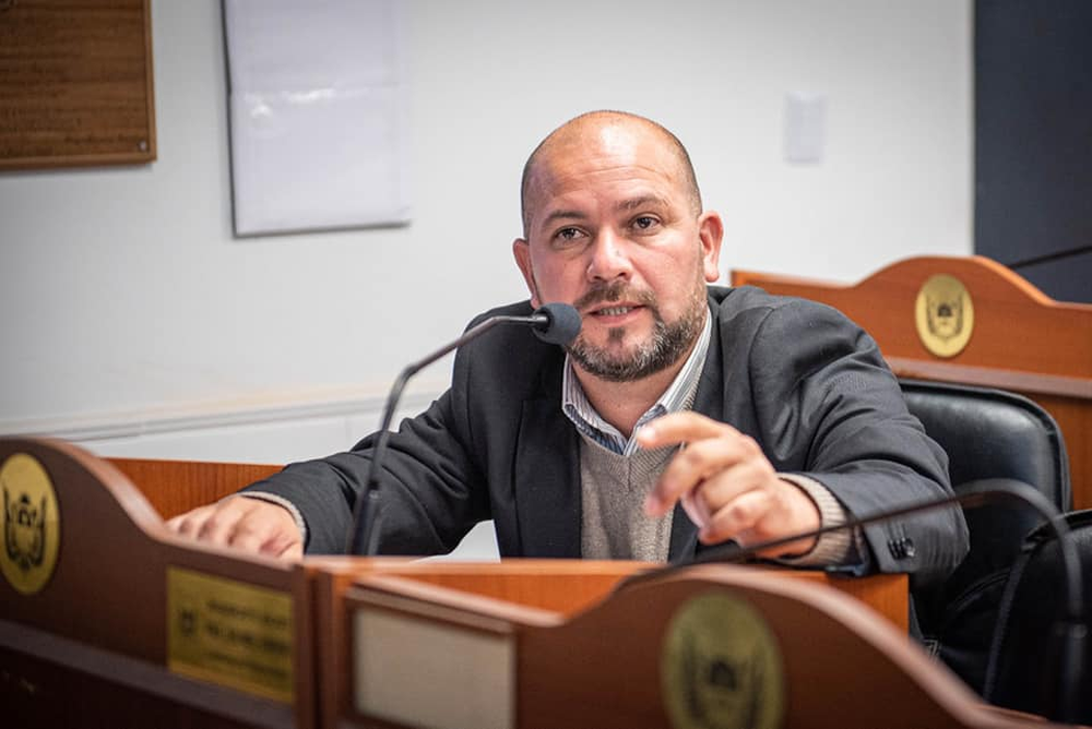 El senador Cordero plantea la necesidad del debate para reformar el Estatuto Docente