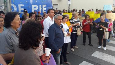 Jubilados brindaron con pan y agua