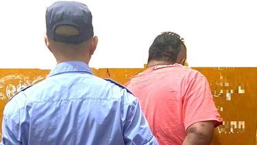 violento desorden en plaza del sur capitalino termino con un detenido y un policia lesionado