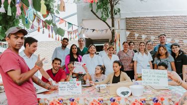 el area de salud mental organizo una kermes para sus pacientes