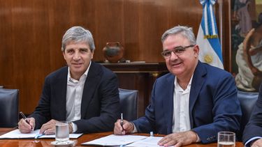 jalil firmo una carta intencion para regularizar la deuda de la provincia con el estado nacional