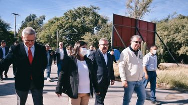 Eduardo Niederle y Raúl Jalil, en una recorrida por la Costanera de Valle Viejo.&nbsp;