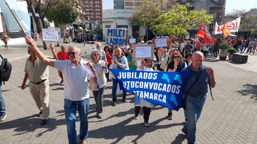 los jubilados vuelven a marchar en catamarca contra las medidas de milei