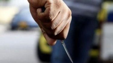 Ingresó a una vivienda, atacó a un menor y le llevó el celular