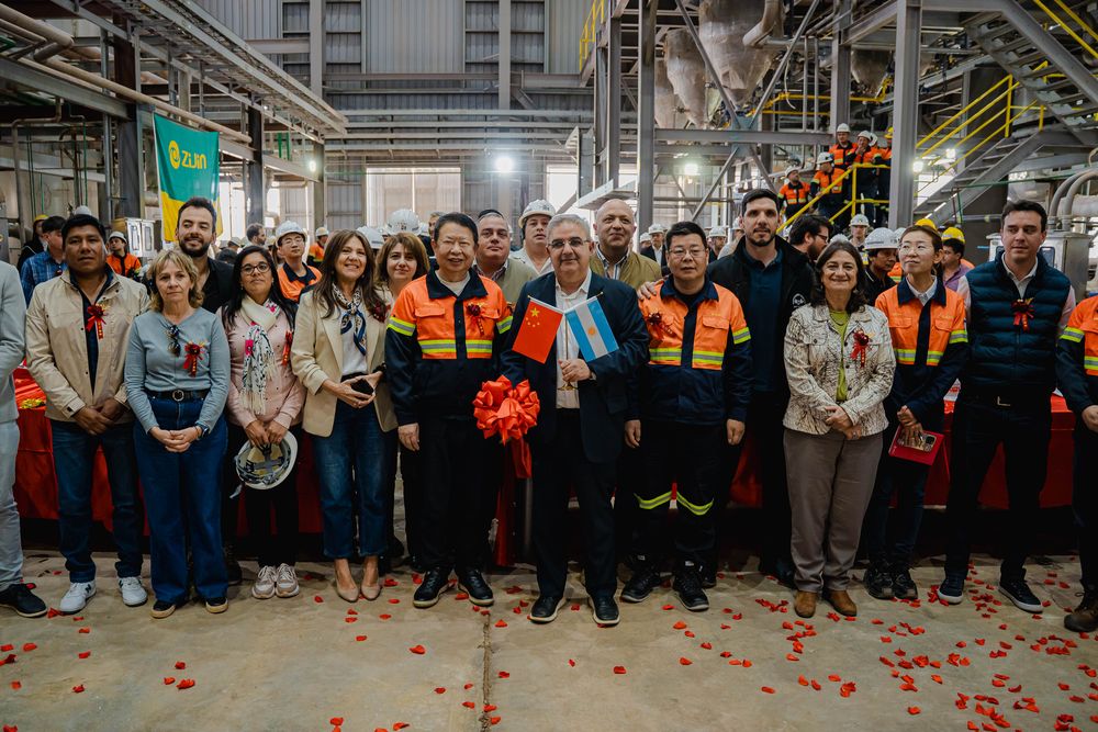 Con un fuerte desembarco del Gobierno, Zijin-Liex lanzó oficialmente su producción