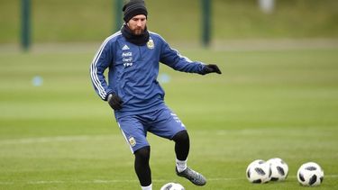 messi esta en duda para enfrentar hoy a italia