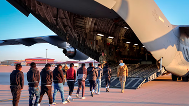 mexico nego el acceso de vuelo militar de deportacion de eeuu al pais