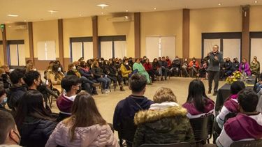 conversatorio sobre violencia intrafamiliar y de genero en fray mamerto esquiu