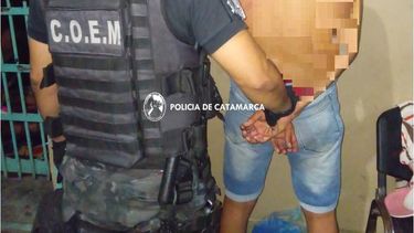 Ingresó a una casa, agredió a personas y luego intentó huir