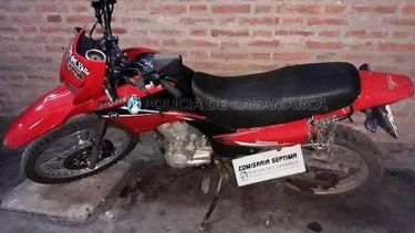 Tras persecución recuperan una moto